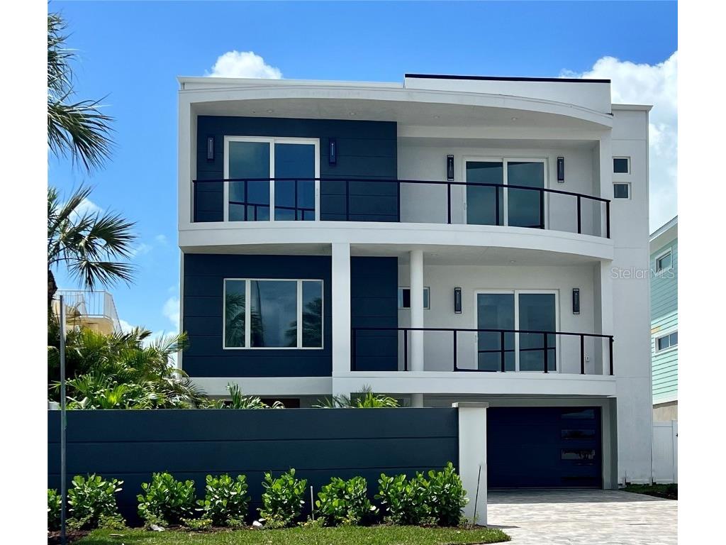 32 Gulf Boulevard Indian Rocks Beach FL 33785 - GULF OF MEXICO & INTRACOASTAL U8198653 image1