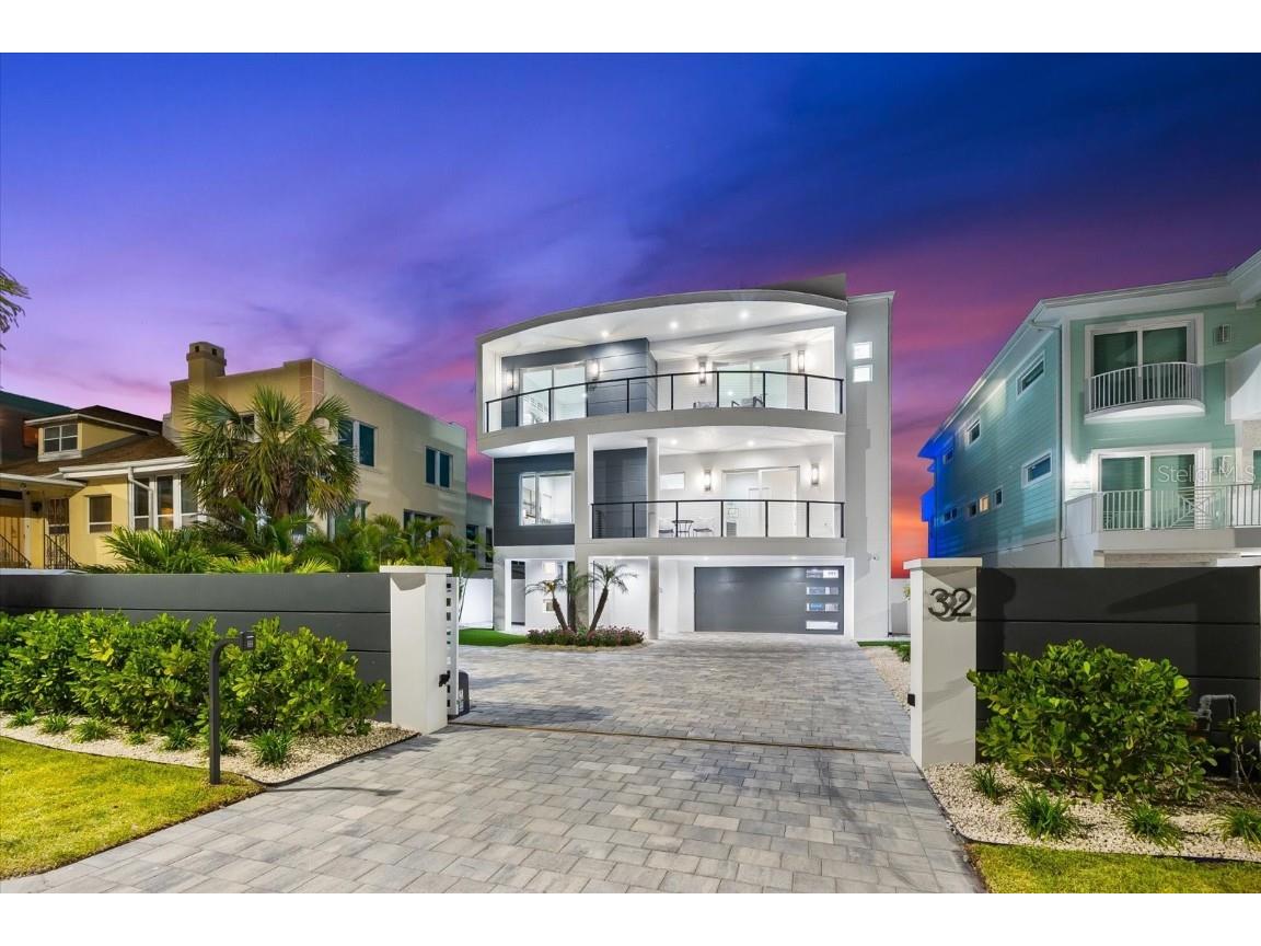 32 Gulf Boulevard Indian Rocks Beach FL 33785 - GULF AND INTRACOASTAL WATERWAY TB8362193 image1