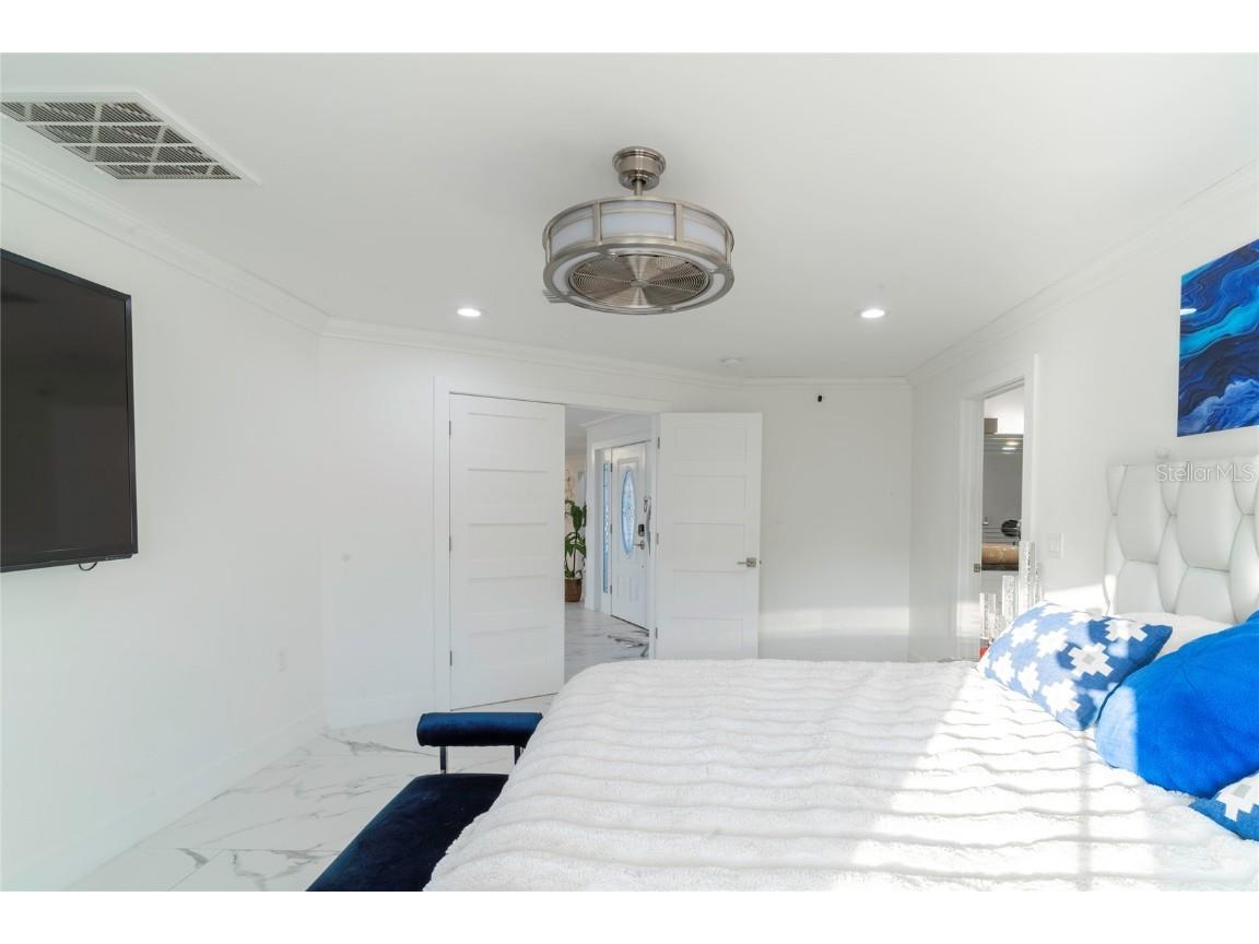 320 Harbor Passage Clearwater Beach FL 33767 TB8433216 image25