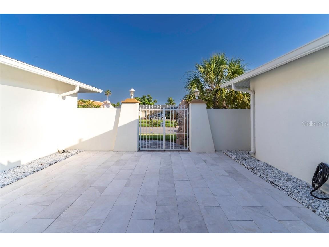 320 Harbor Passage Clearwater Beach FL 33767 TB8433216 image38