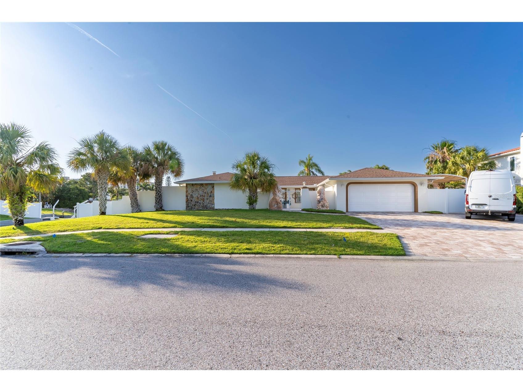 320 Harbor Passage Clearwater Beach FL 33767 TB8473675 image1