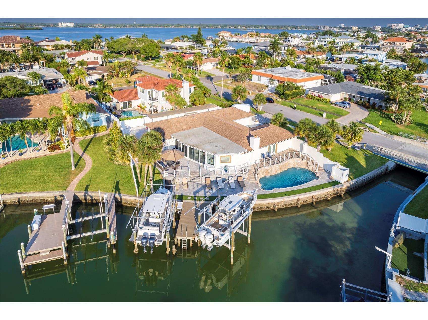 320 Harbor Passage Clearwater Beach FL 33767 TB8473675 image24