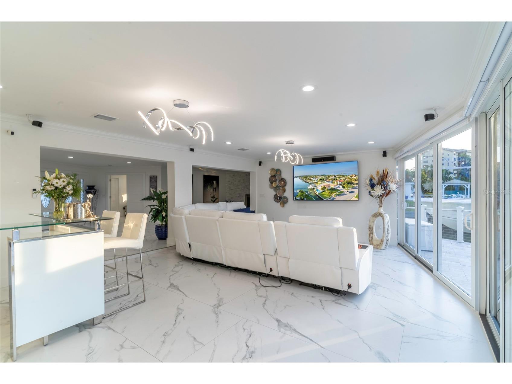 320 Harbor Passage Clearwater Beach FL 33767 TB8473675 image4