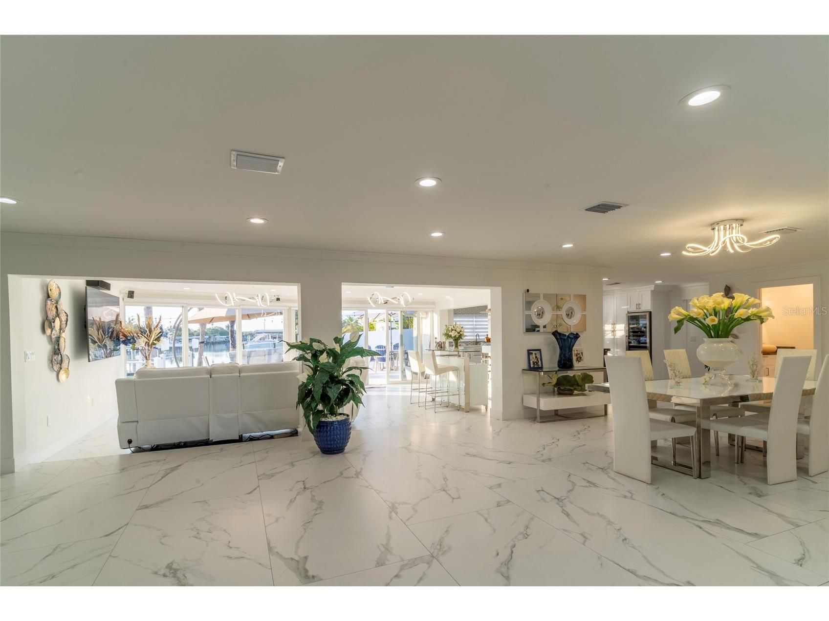 320 Harbor Passage Clearwater Beach FL 33767 TB8473675 image5