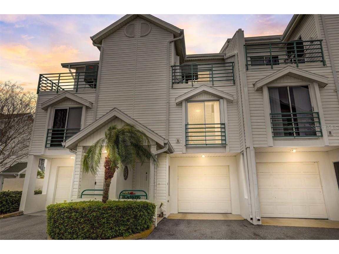 320 Island Way #202 Clearwater Beach FL 33767 TB8378357 image1