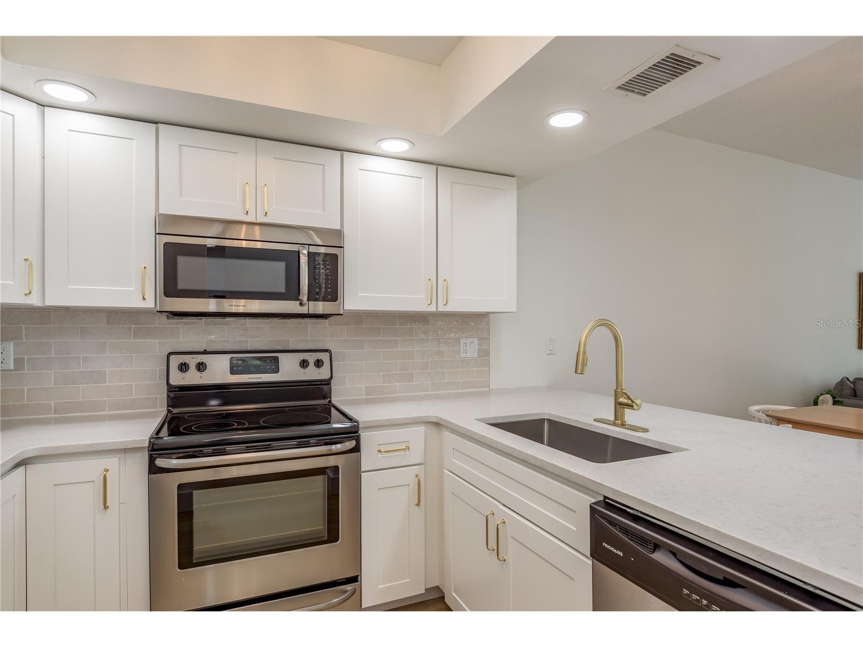 320 Island Way #209 Clearwater Beach FL 33767 TB8473657 image16
