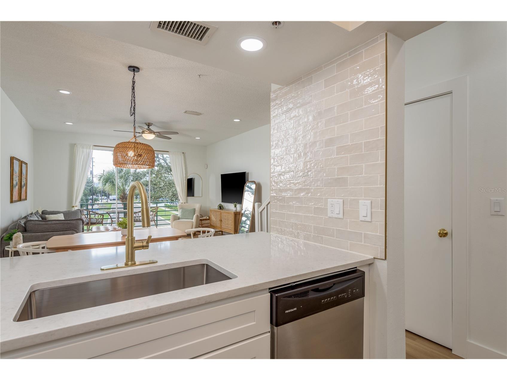 320 Island Way #209 Clearwater Beach FL 33767 TB8473657 image18