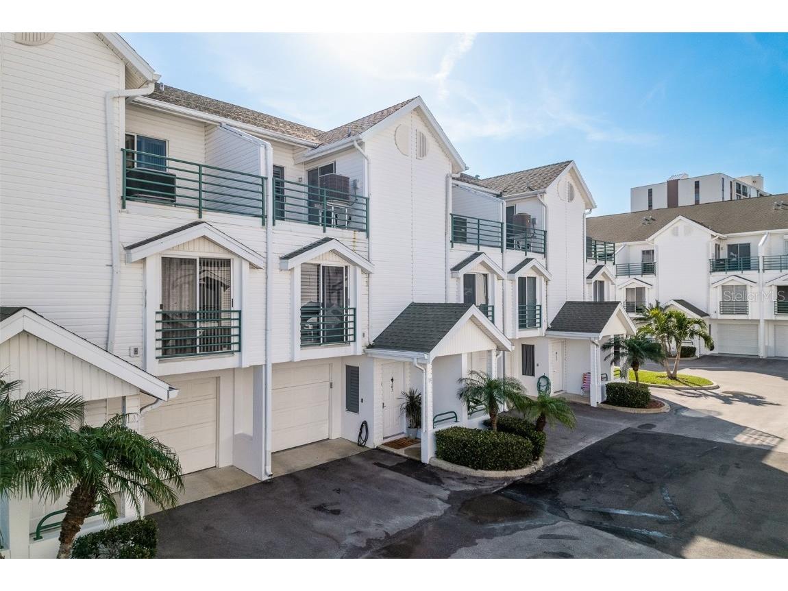 320 Island Way #303 Clearwater Beach FL 33767 TB8328668 image1