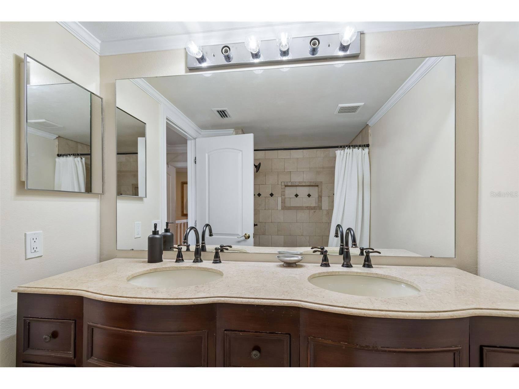 320 Island Way #304 Clearwater Beach FL 33767 TB8512455 image26