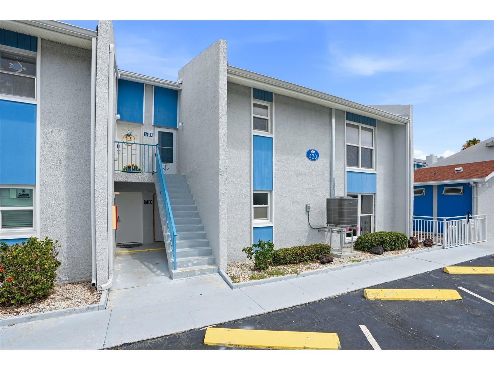 320 Medallion Boulevard #H Madeira Beach FL 33708 TB8515906 image1