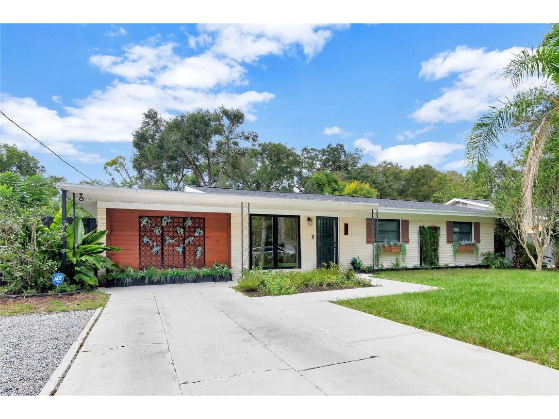 320 N Marydell Avenue Deland FL 32720 V4936866 image1