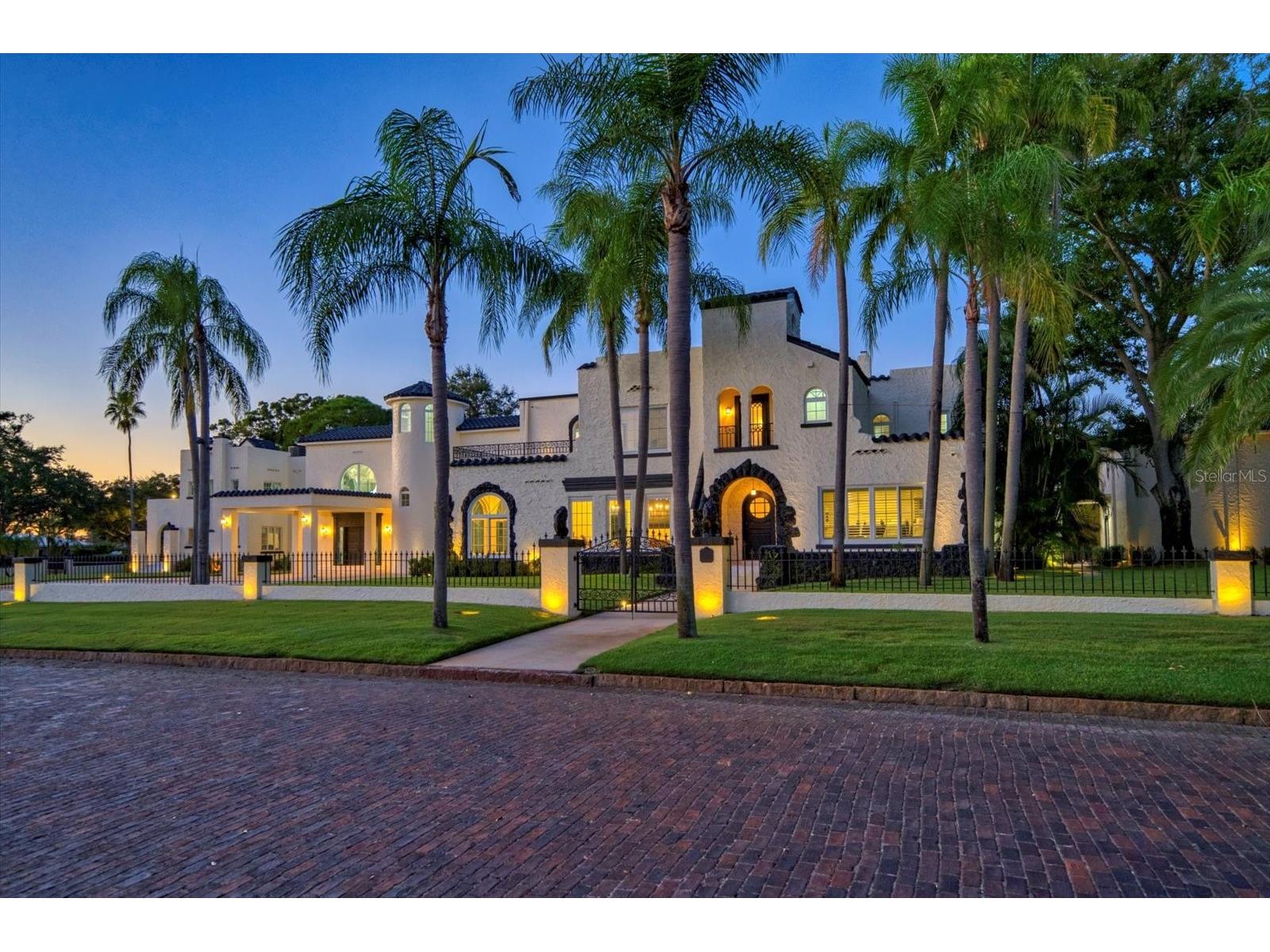 320 Park Street S Saint Petersburg FL 33707 TB8452774 image1