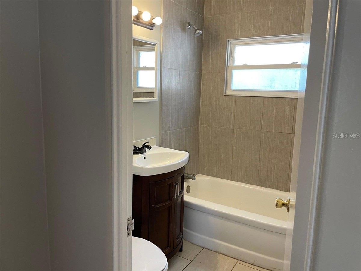 320 W Graves Avenue Orange City FL 32763 V4949205 image3