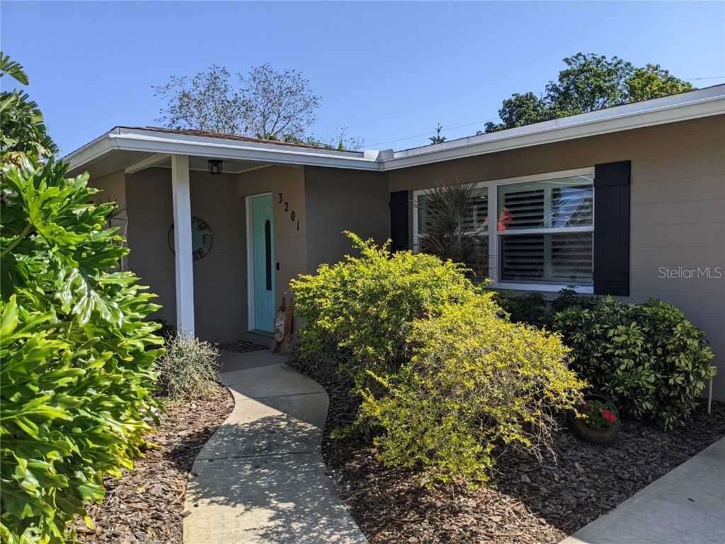 3201 York Drive W Bradenton FL 34205 A4529521 image1