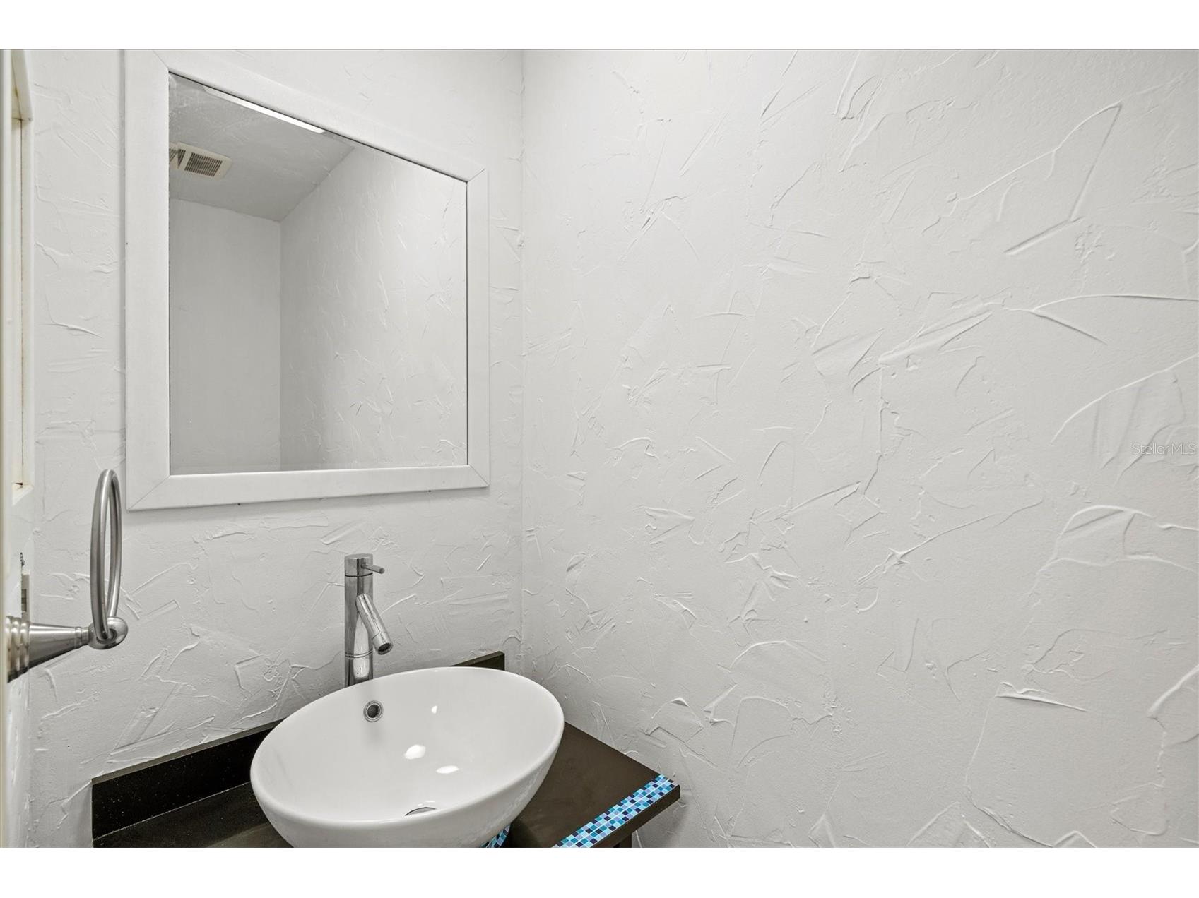 3202 Ramblewood Drive N Sarasota FL 34237 A4690385 image6