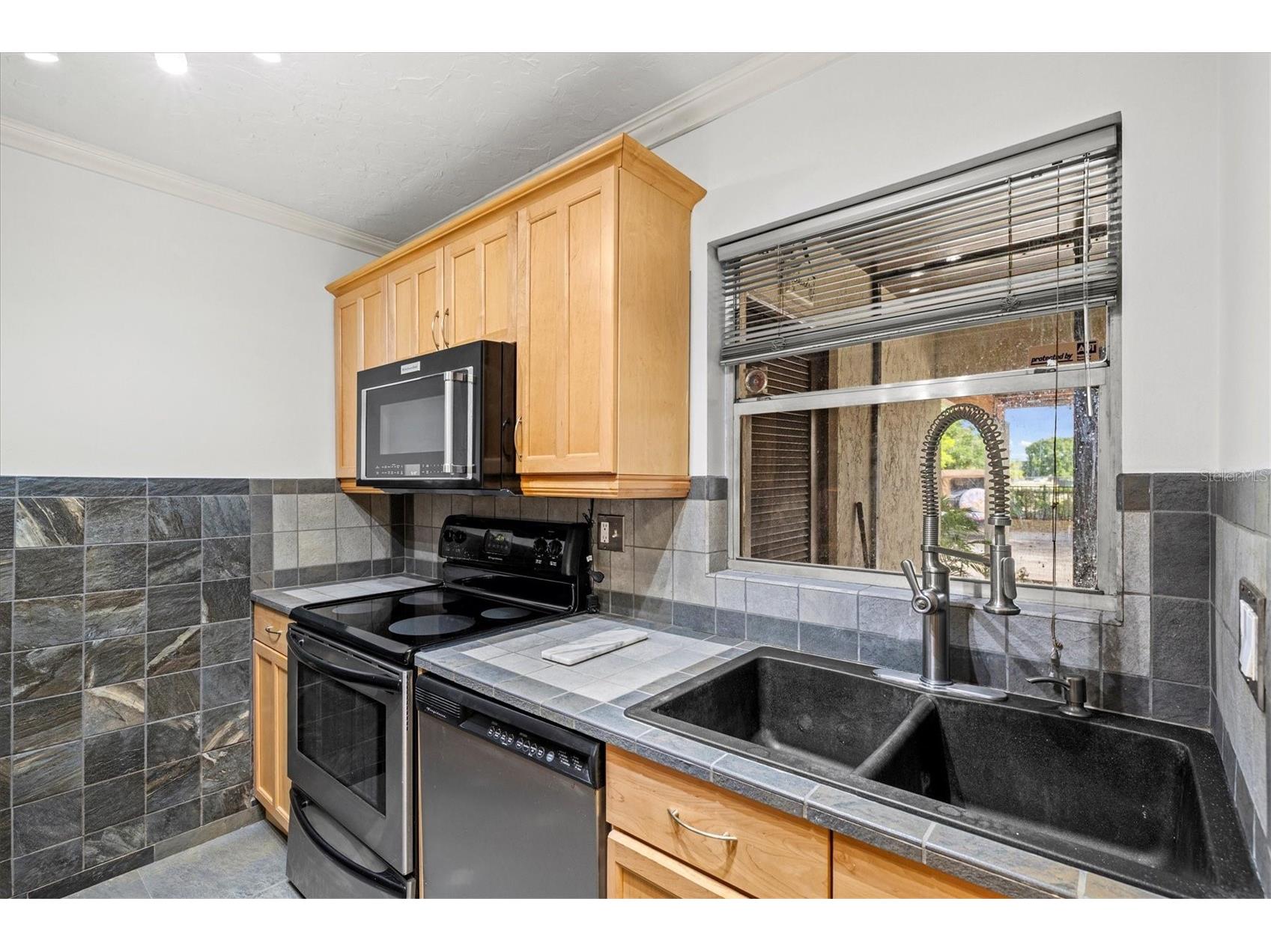 3202 Ramblewood Drive N Sarasota FL 34237 A4690385 image8