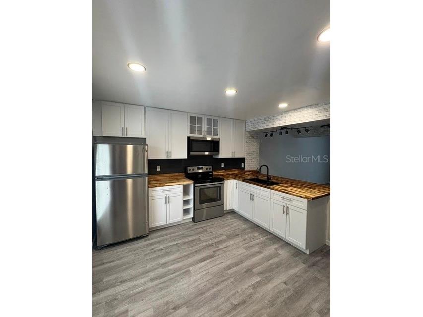 3204 Brigadoon Drive Clearwater FL 33759 A4693196 image7