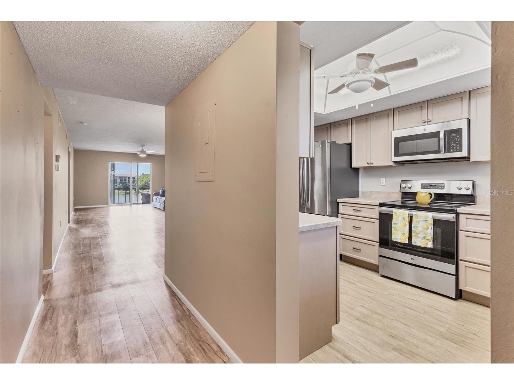 3204 Lake Bayshore Drive #407 Bradenton FL 34205 A4648104 image2