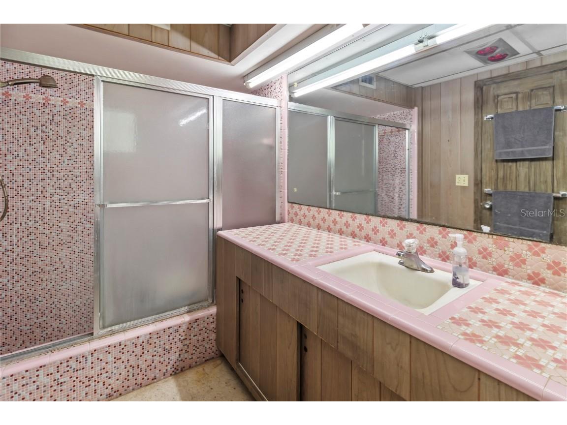 3205 Bougainvillea Street Sarasota FL 34239 A4666604 image12