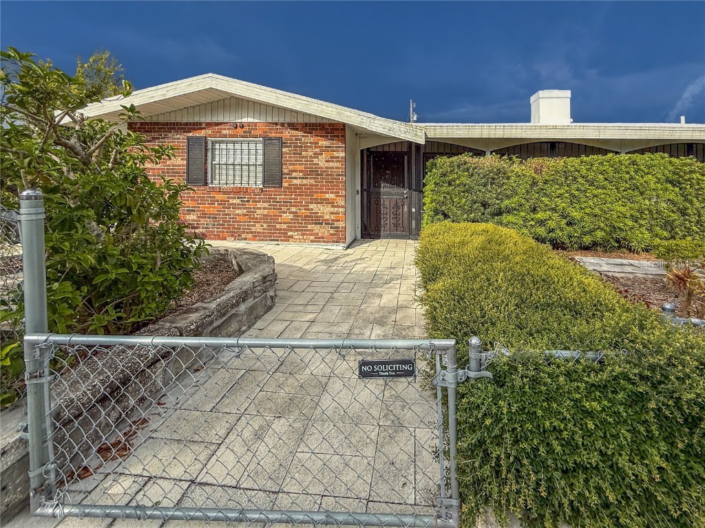 3205 Bougainvillea Street Sarasota FL 34239 A4666604 image2