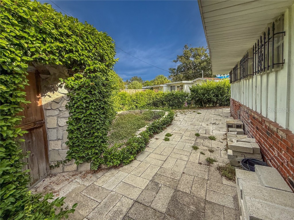 3205 Bougainvillea Street Sarasota FL 34239 A4666604 image24