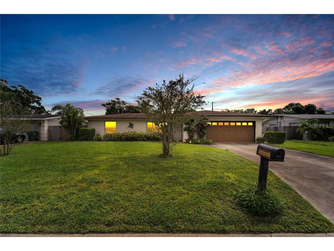 3205 Oxford Drive W Bradenton FL 34205 T3476641 image1