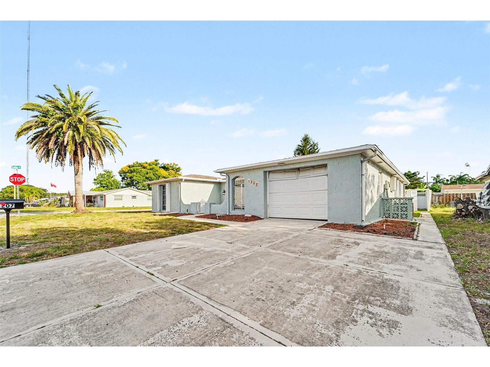 3207 Salisbury Drive Holiday FL 34691 O6417244 image2