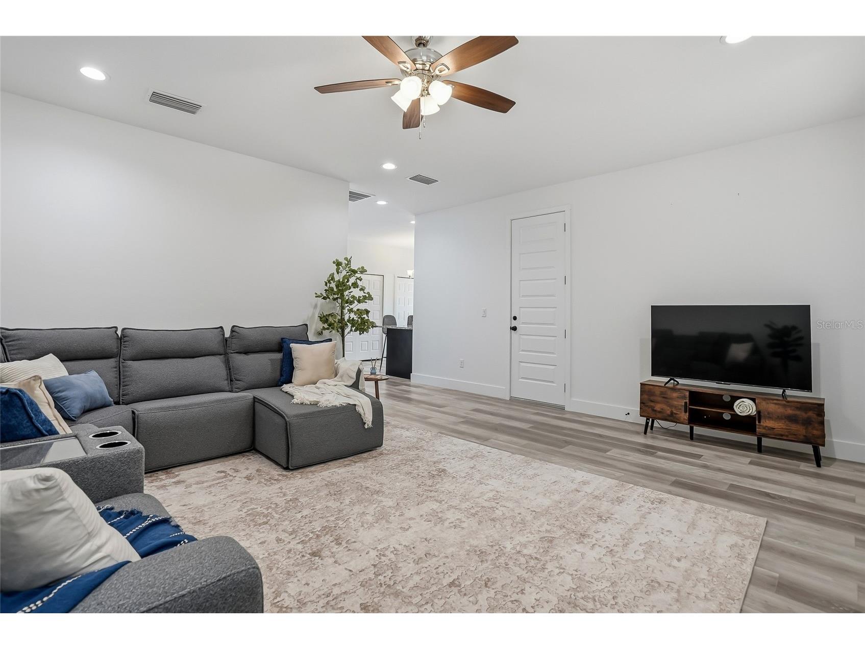 3208 Deleuil Avenue Tampa FL 33610 TB8473217 image5