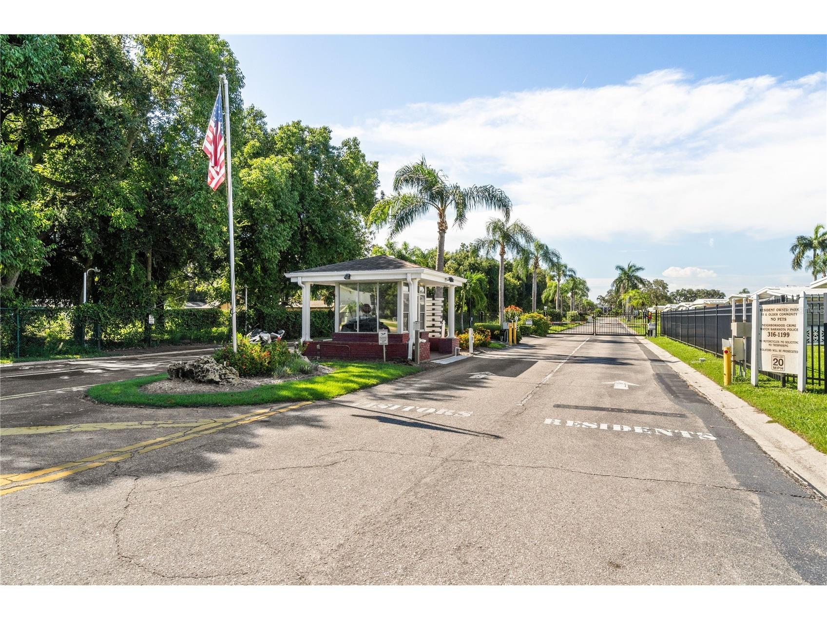 3208 Oakwood Boulevard S Sarasota FL 34237 A4688802 image49