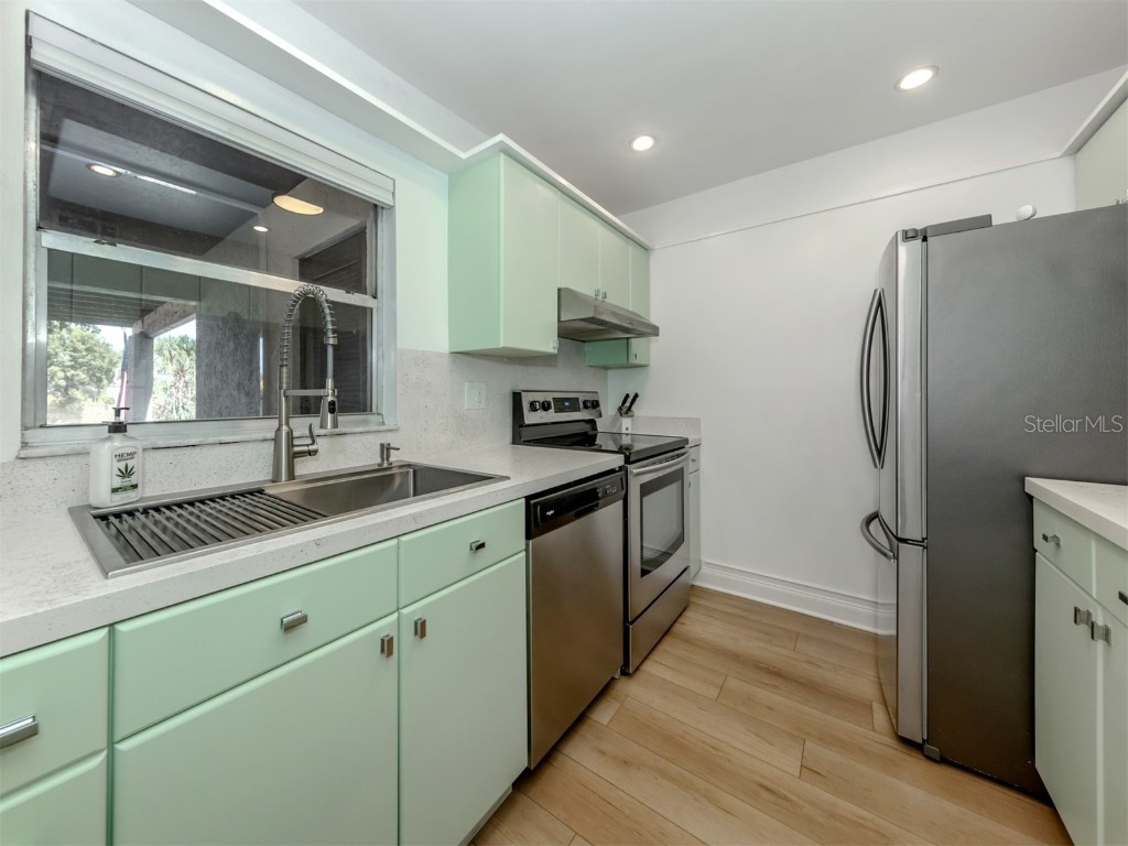 3208 Ramblewood Drive N Sarasota FL 34237 A4669982 image12