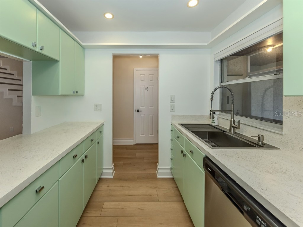 3208 Ramblewood Drive N Sarasota FL 34237 A4669982 image16