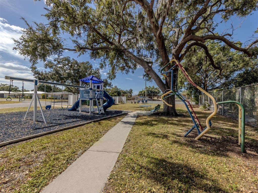 3208 Ramblewood Drive N Sarasota FL 34237 A4669982 image40