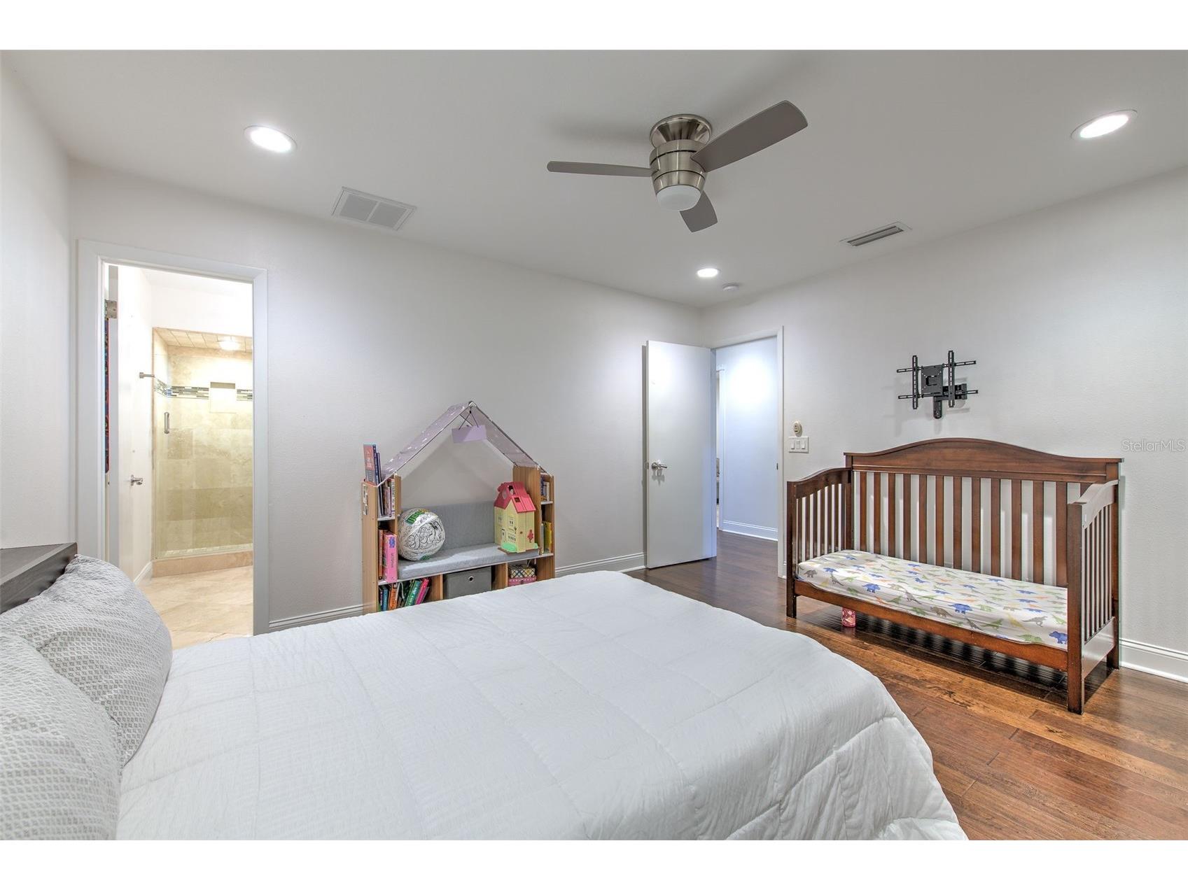 3208 W Hawthorne Road Tampa FL 33611 TB8479770 image15