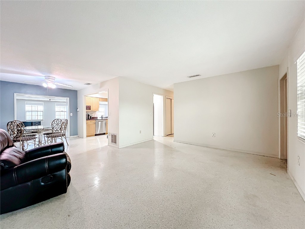 3211 33rd Street Court W Bradenton FL 34205 MLS: A4598173 Edina