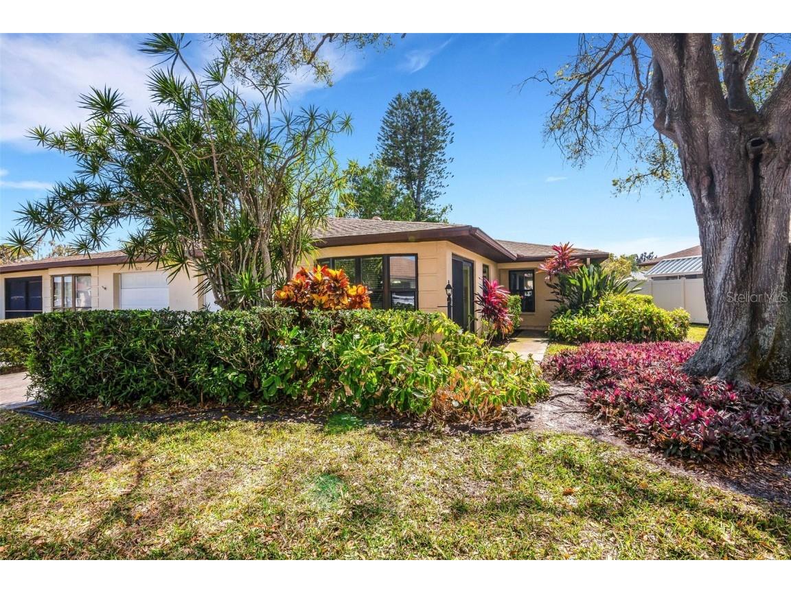 3212 Vivienda Boulevard Bradenton FL 34207 - POND A4601319 image1