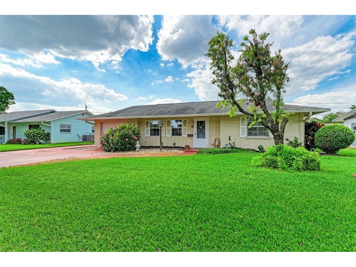 3212 York Drive W Bradenton FL 34205 A4609010 image1