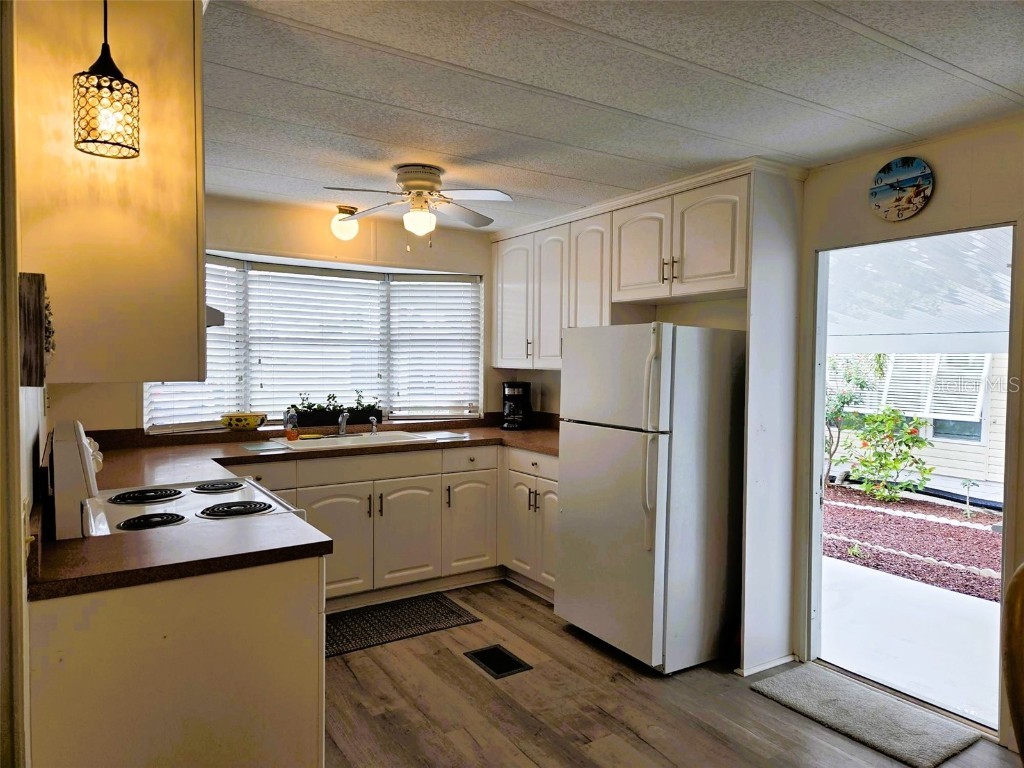 3213 Sycamore Terrace Sarasota FL 34237 A4674361 image11