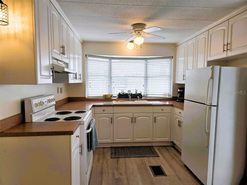 3213 Sycamore Terrace Sarasota FL 34237 A4674361 image12