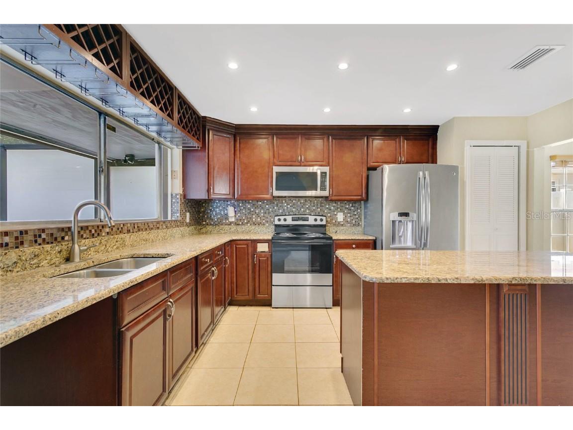 3217 Castle Oak Avenue Orlando FL 32808 O6309896 image3