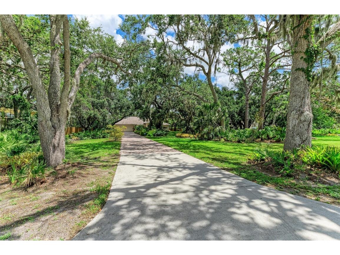 3217 Oak Grove Drive Sarasota FL 34243 A4656185 image2