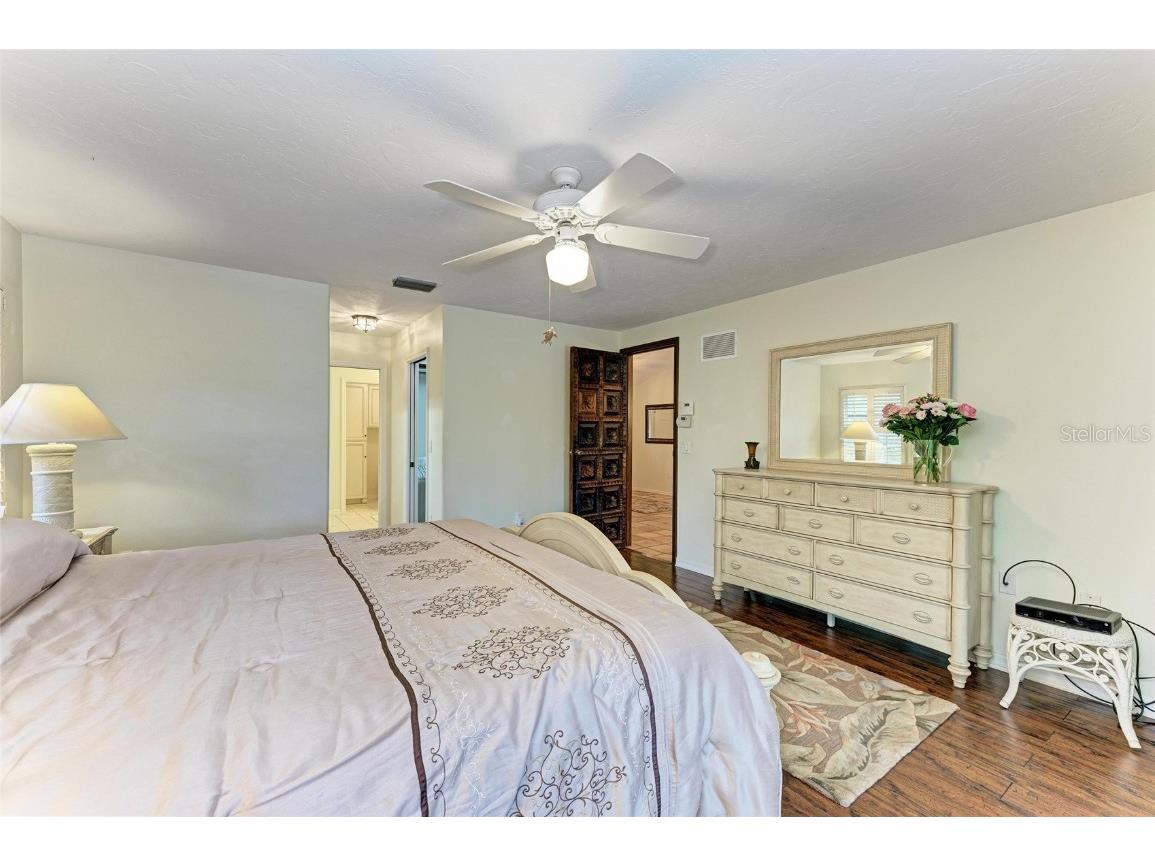 3217 Oak Grove Drive Sarasota FL 34243 A4656185 image33