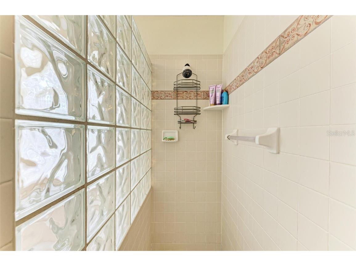 3217 Oak Grove Drive Sarasota FL 34243 A4656185 image38