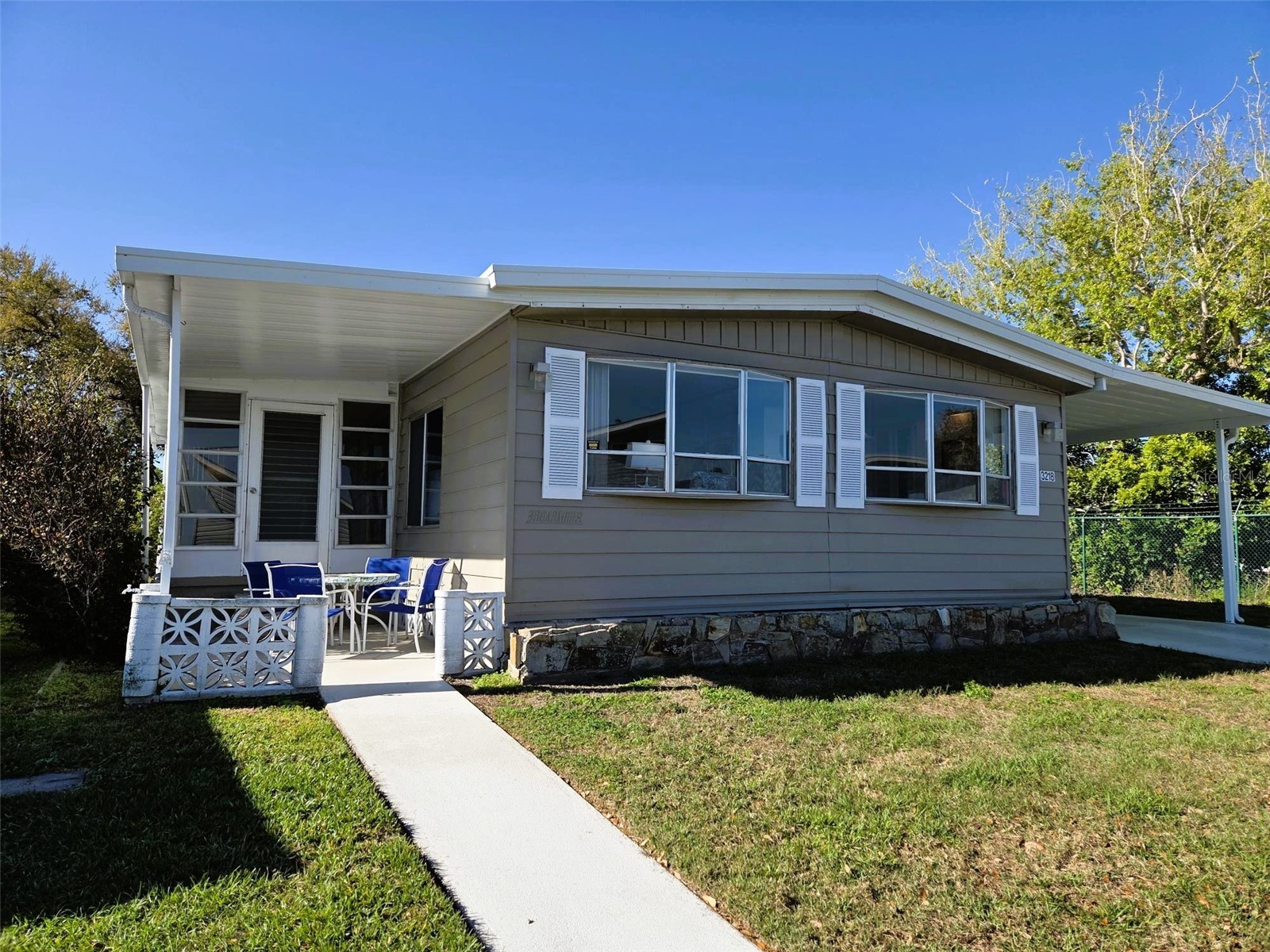 3218 Oakwood Boulevard S Sarasota FL 34237 A4687148 image2