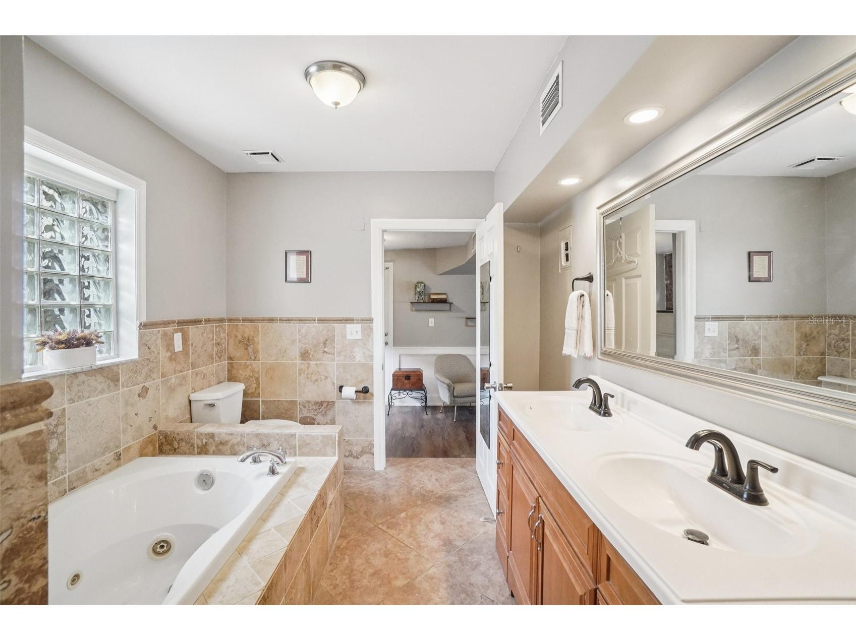 3218 W Oakellar Avenue Tampa FL 33611 TB8492012 image24