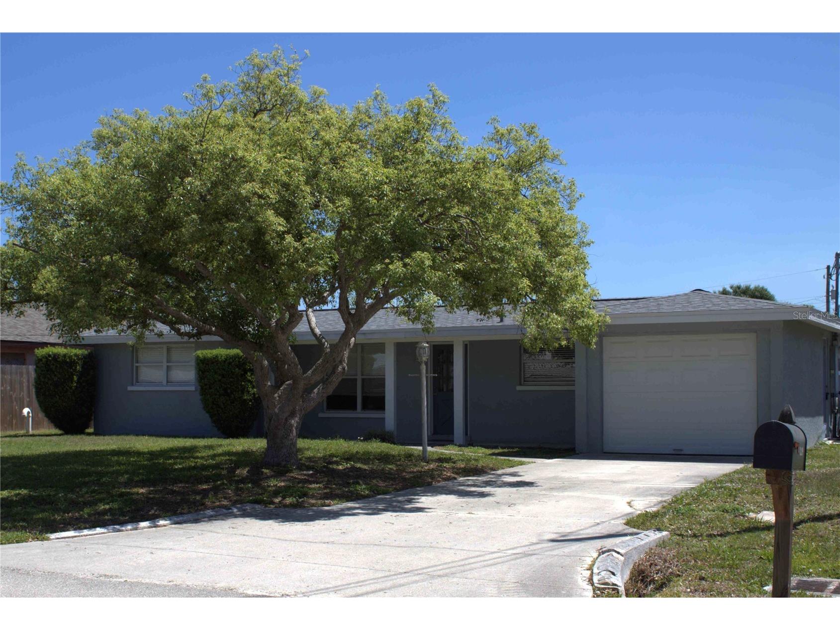 3219 Cambridge Drive Sarasota FL 34232 A4692358 image1