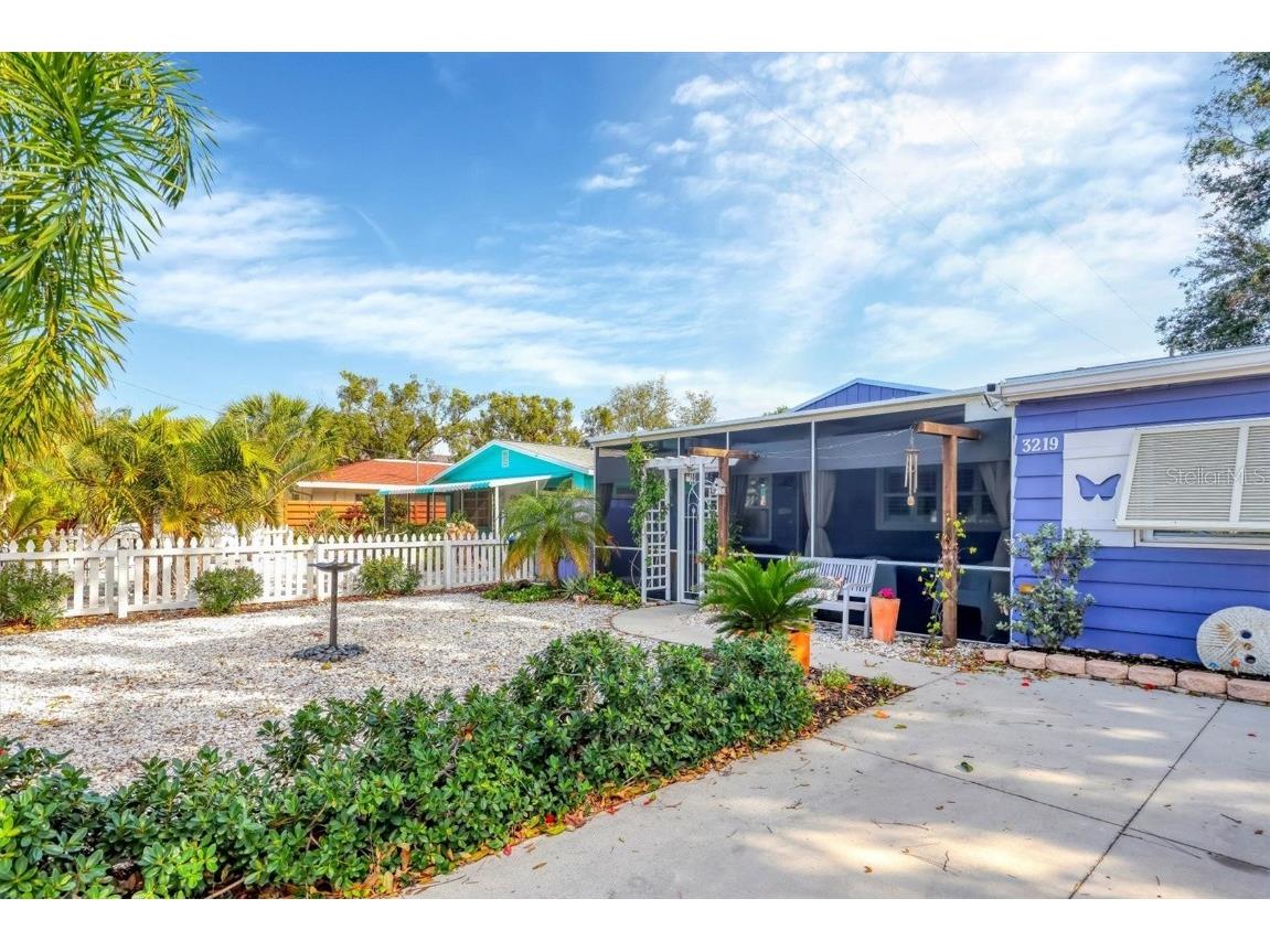 3219 S East Avenue Sarasota FL 34239 A4632657 image1
