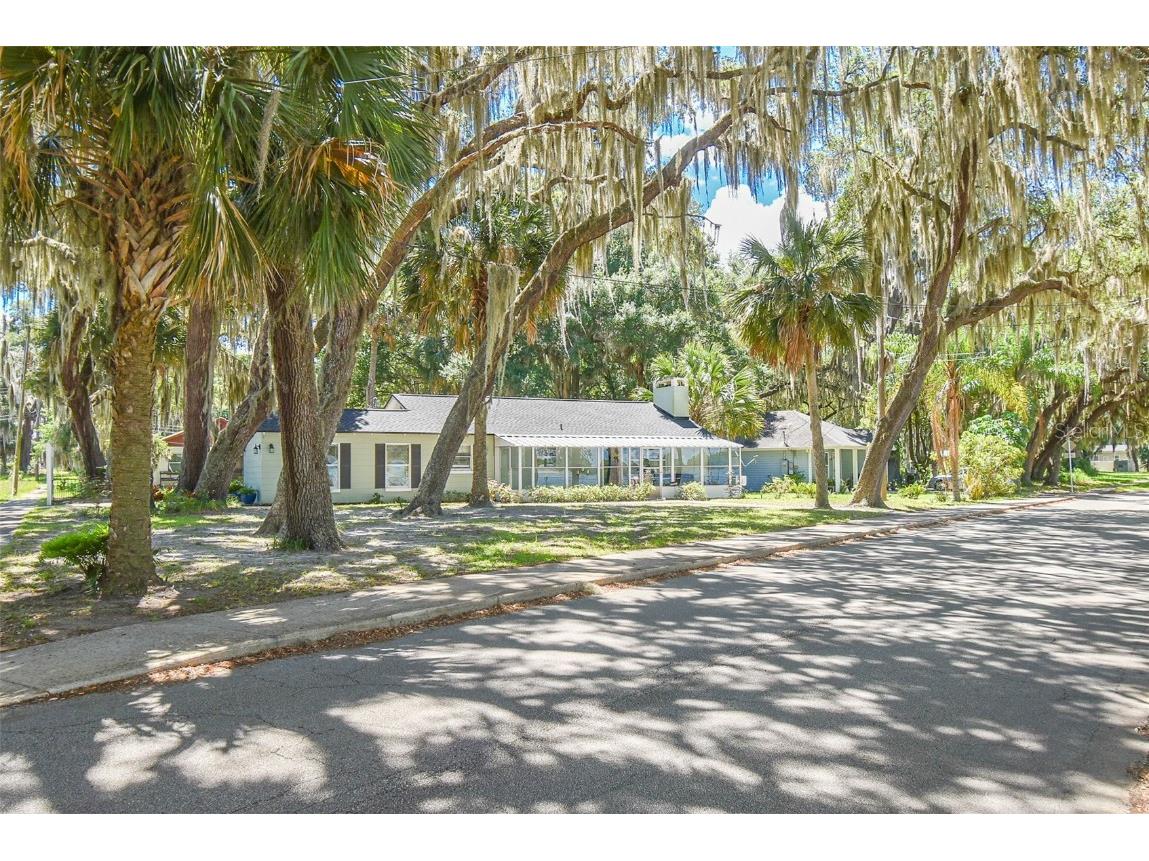 322 Grand Rondo E Crescent City FL 32112 - LAKE STELLA V4928187 image1
