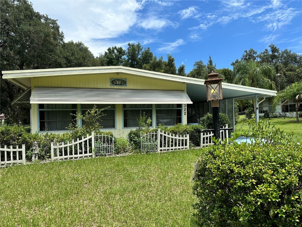 322 Ivanhoe Circle Lady Lake FL 32159 V4937652 image1