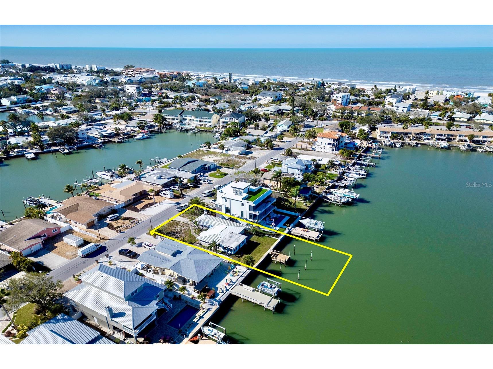 322 La Hacienda Drive Indian Rocks Beach FL 33785 - INTRACOASTAL WATERWAY TB8470135 image1