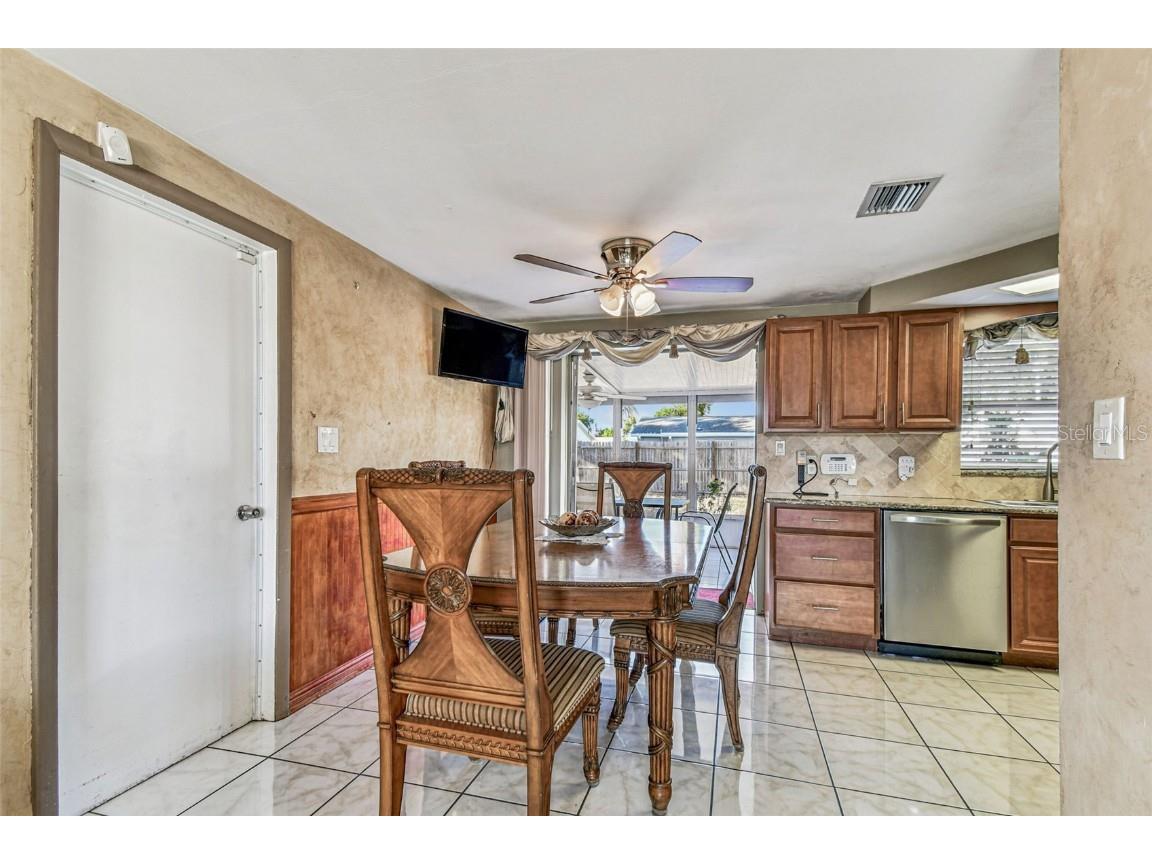 3221 Primrose Drive Holiday FL 34691 W7880669 image8